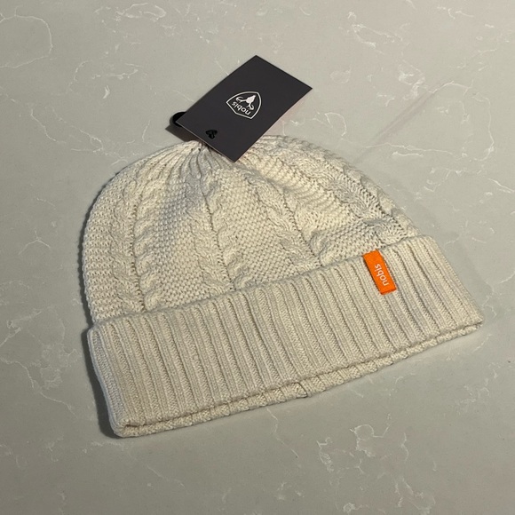 Nobis - No Cold Shoulder Beanie - Picture 7 of 14